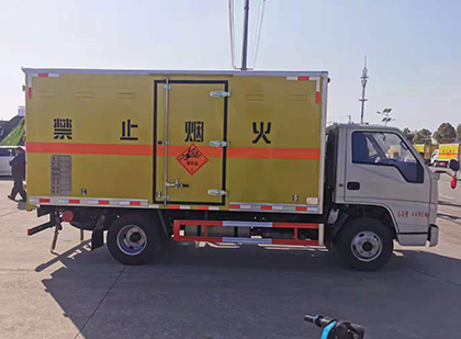 徽州爆破器材运输车工人安全操作规范与智能技术保障